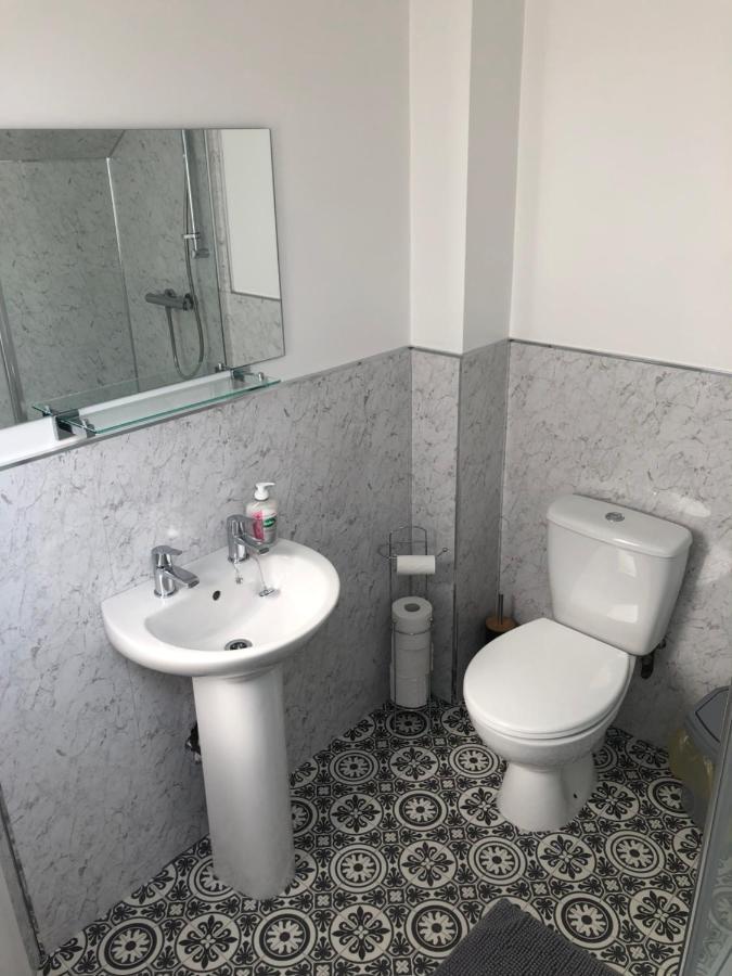 דנבי The Nest @ Ji-Binc, A Large Spacious Apartment. מראה חיצוני תמונה